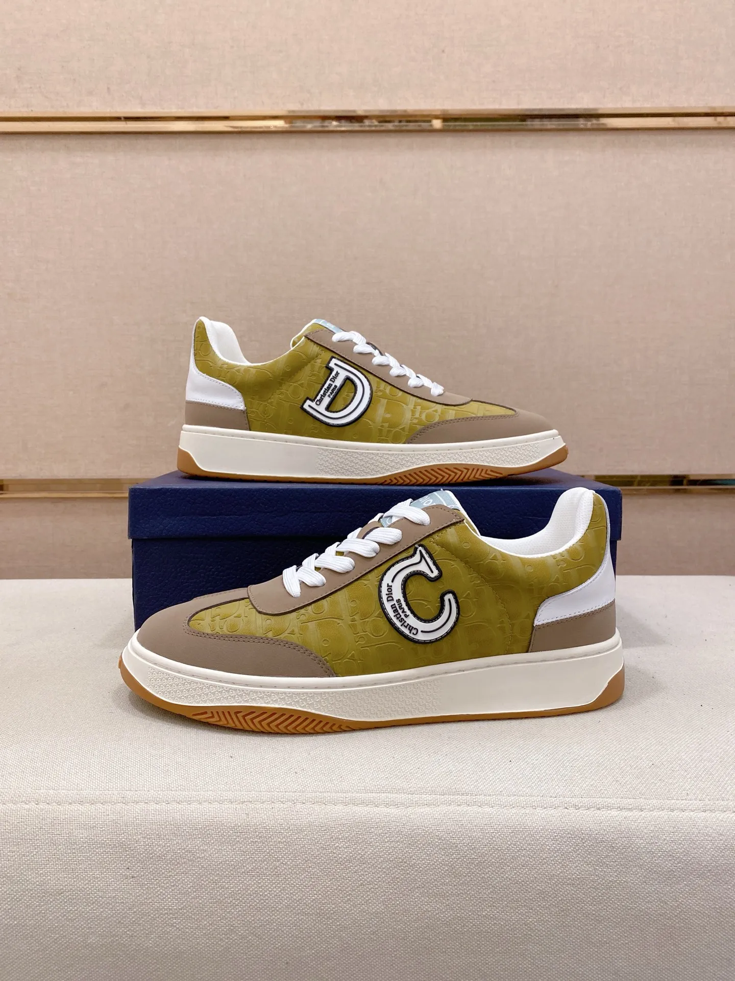 Men's shoes 💰: 400💰 [Dior·Dior] New casual sports style men's shoes, new spring and summer design, perfect workmanship, lace-up lazy style to create wardrobe quality, upper: imported cowhide, sheepskin lining is soft and comfortable, ultra-light TPU wear-resistant outsole, simple, versatile fashion men's shoes, excellent color code number 38--44. (Can be customized for 45 non-refundable)
